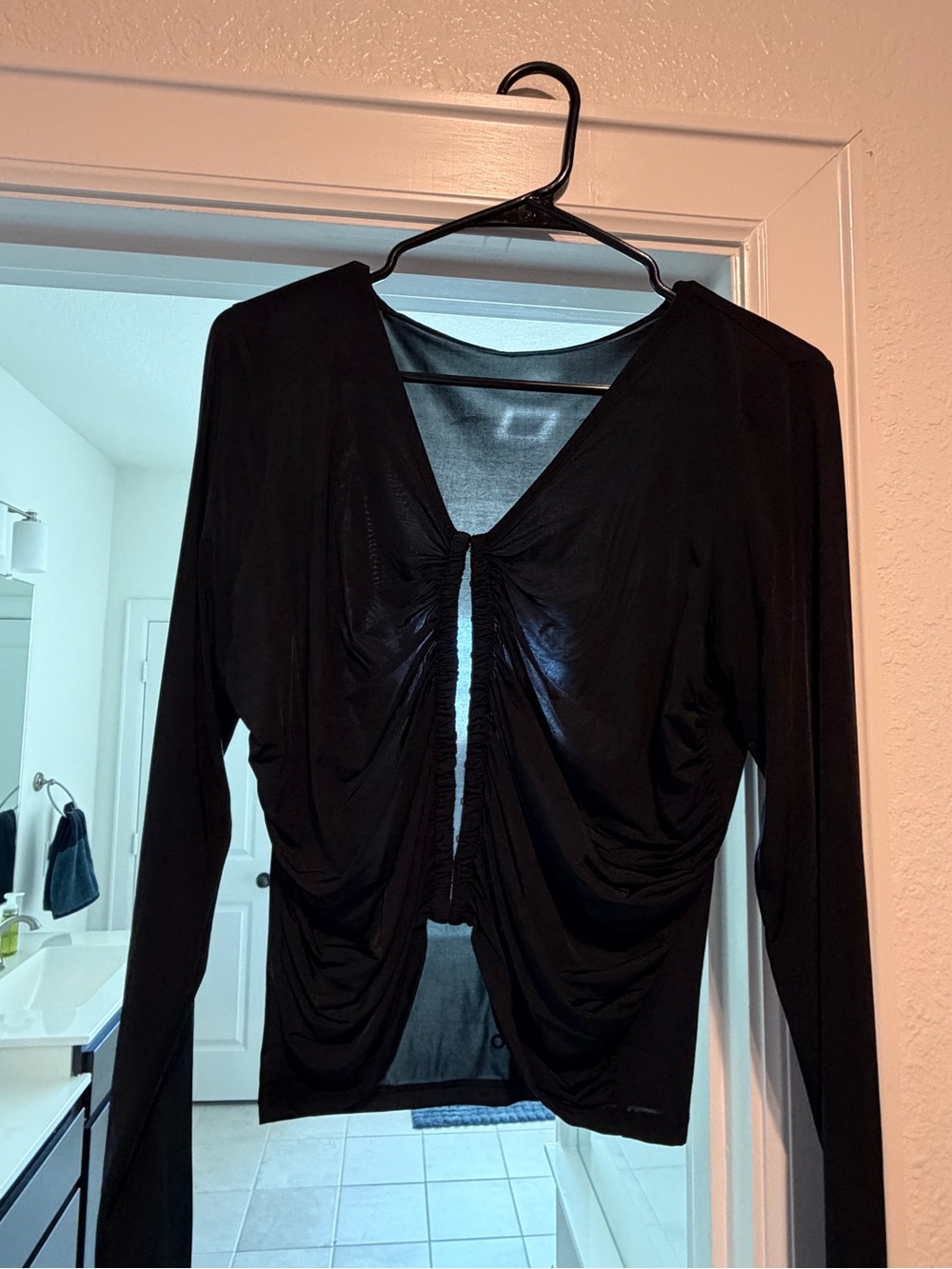ALO Yoga Black Ruched V-Neck Long Sleeve Crop Top